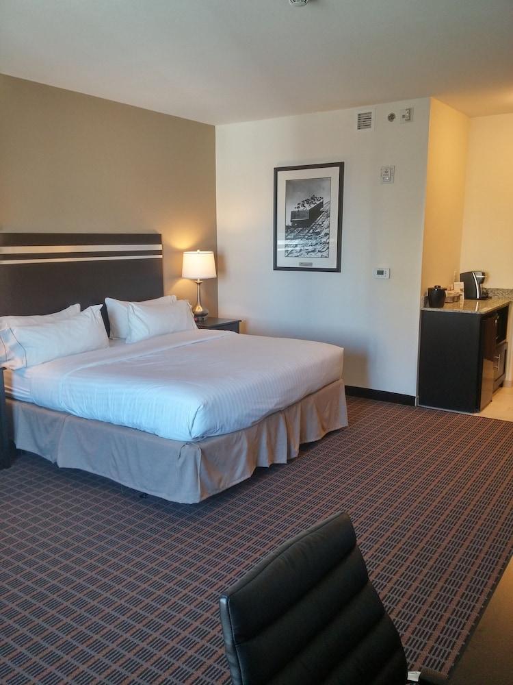 Holiday Inn Express & Suites Golden By Ihg Bagian luar foto