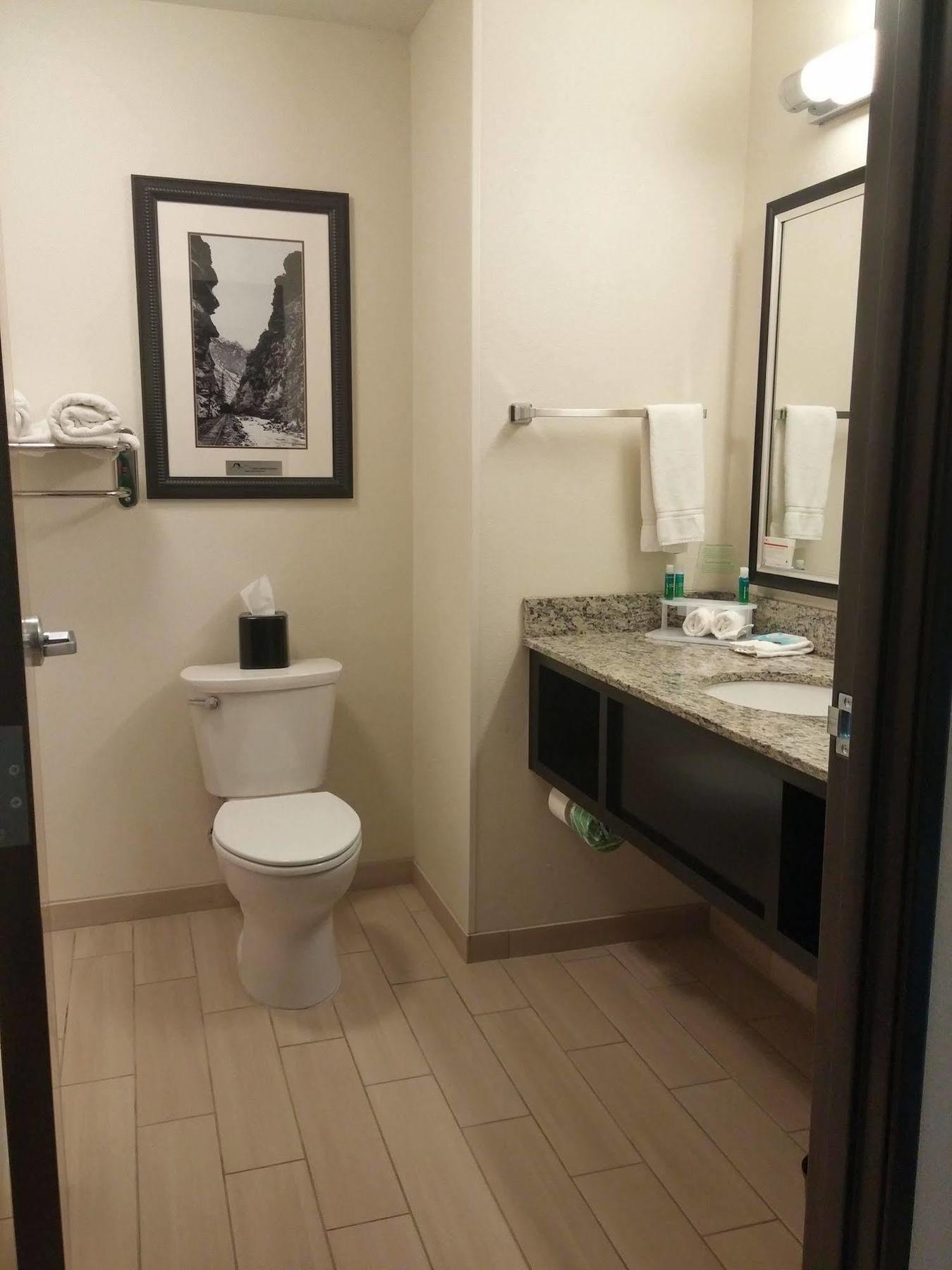 Holiday Inn Express & Suites Golden By Ihg Bagian luar foto