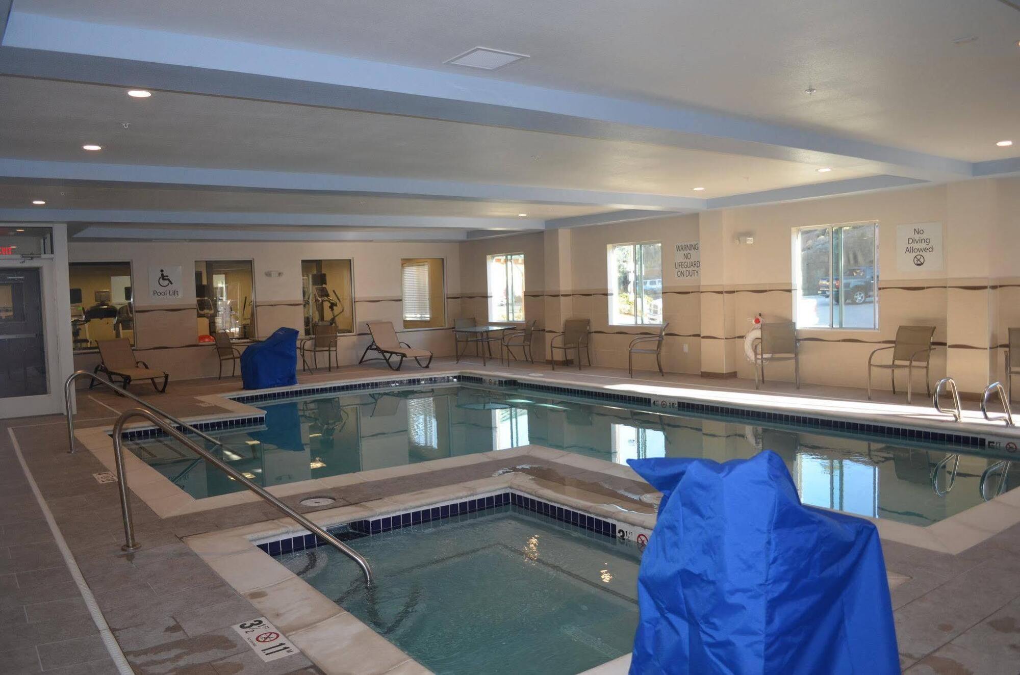 Holiday Inn Express & Suites Golden By Ihg Bagian luar foto